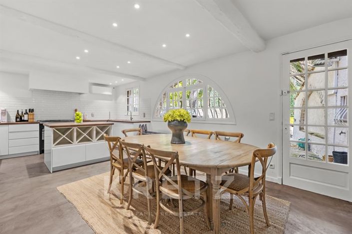 Image No.8-6 Bed House for sale