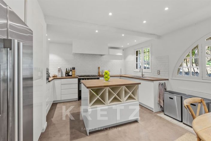 Image No.9-6 Bed House for sale