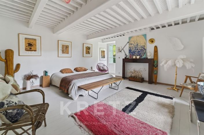 Image No.15-9 Bed Property for sale