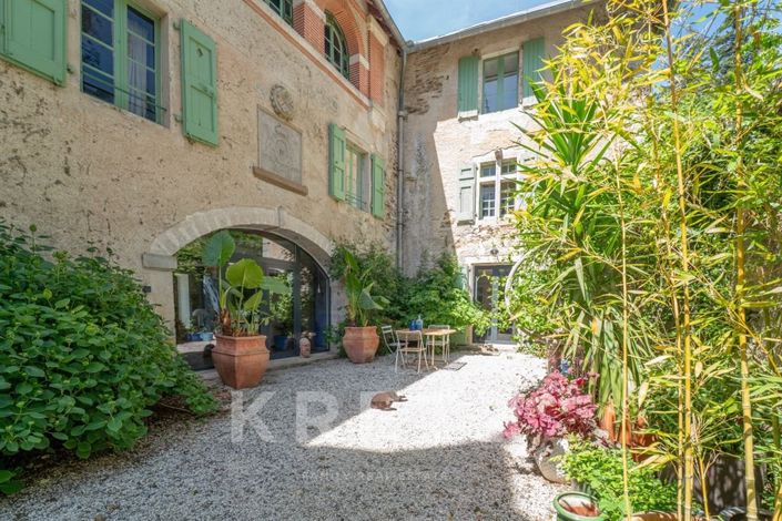 Image No.3-9 Bed Property for sale