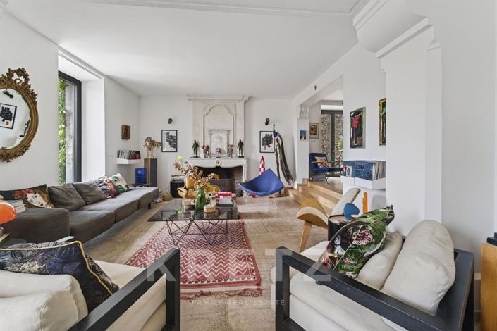 Image No.8-9 Bed Property for sale