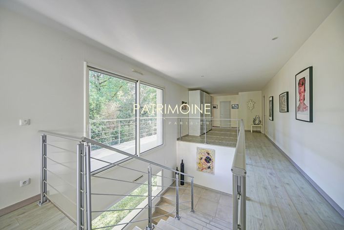 Image No.12-7 Bed House for sale