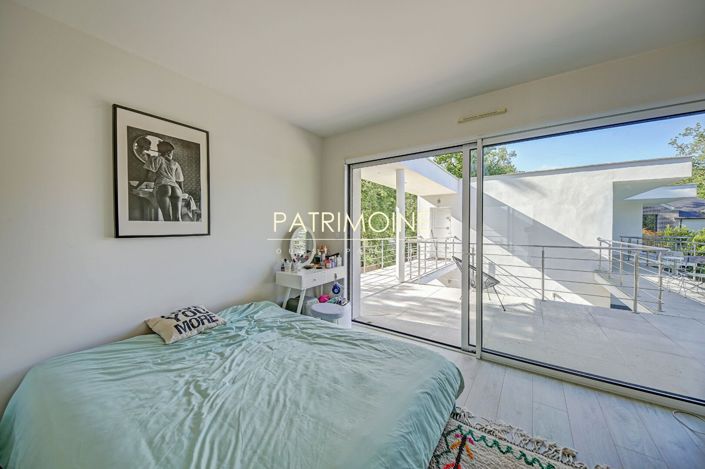 Image No.14-7 Bed House for sale