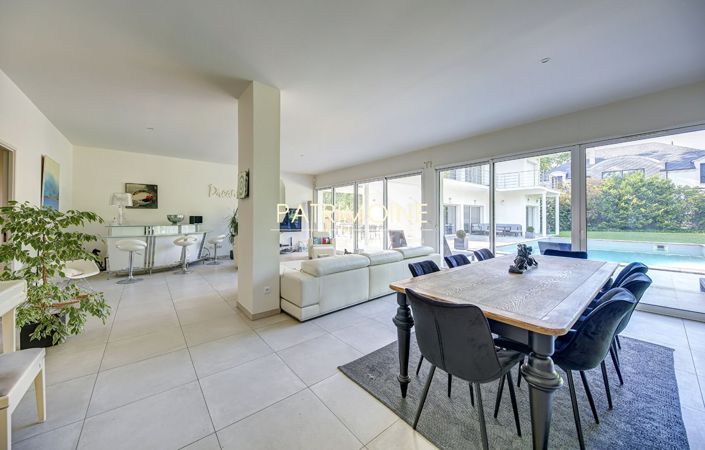 Image No.5-7 Bed House for sale