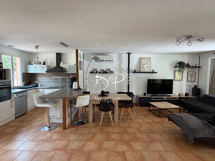 Image No.10-3 Bed House for sale