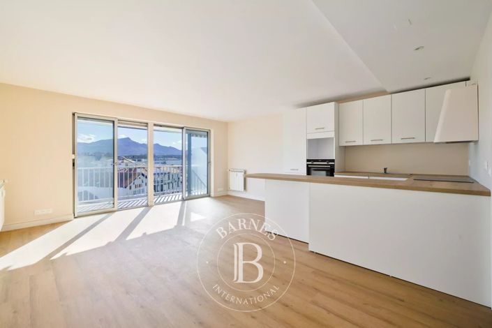 Image No.2-4 Bed Apartment for sale