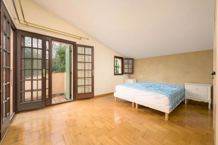 Image No.6-4 Bed House for sale