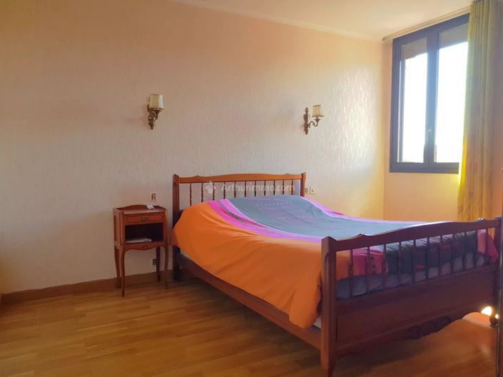 Image No.10-4 Bed House for sale