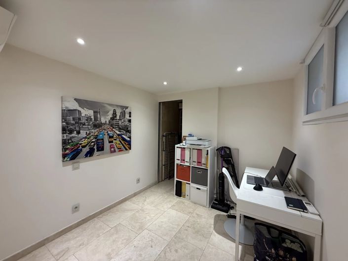 Image No.11-2 Bed House for sale