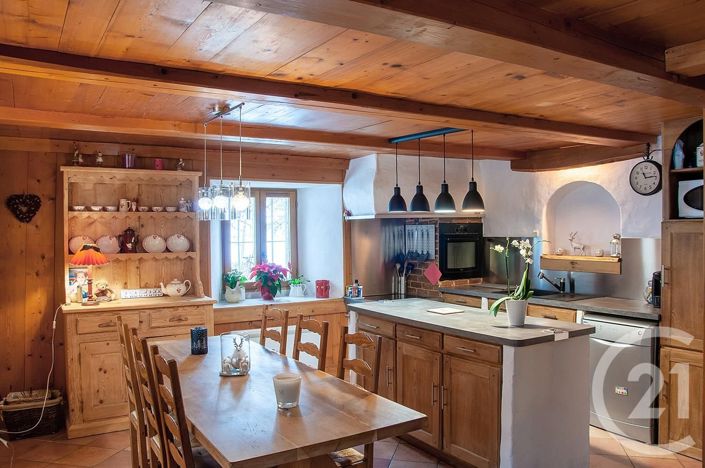 Image No.6-5 Bed House for sale