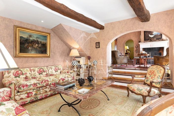 Image No.4-12 Bed House for sale