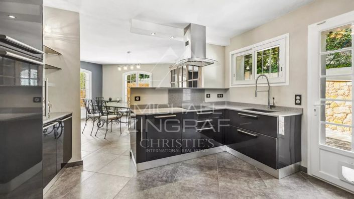 Image No.7-5 Bed House for sale