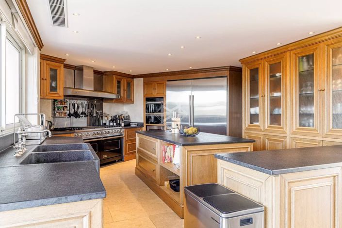 Image No.6-6 Bed House for sale