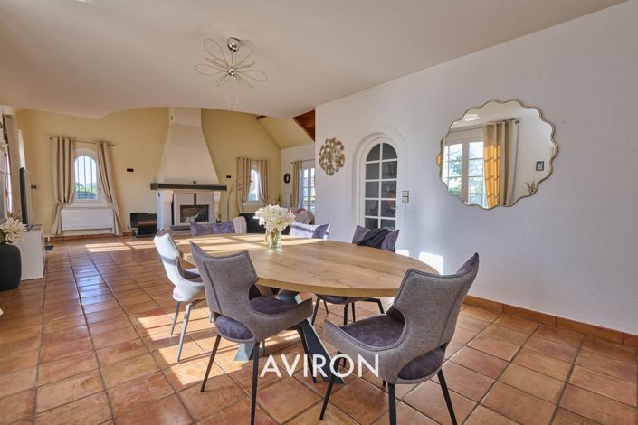 Image No.5-6 Bed House for sale