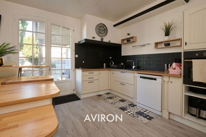 Image No.6-6 Bed House for sale