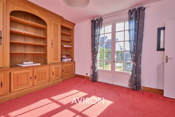 Image No.8-6 Bed House for sale