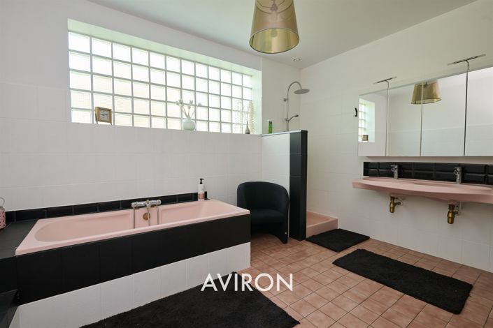 Image No.9-6 Bed House for sale