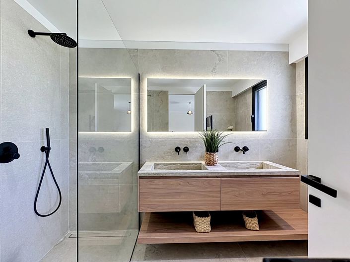 Image No.7-5 Bed House for sale