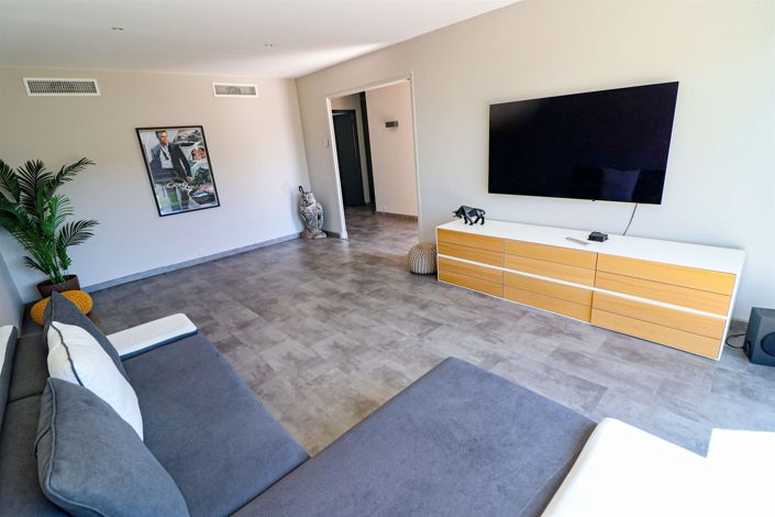 Image No.11-2 Bed House for sale