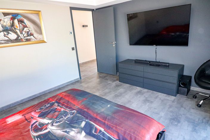 Image No.18-2 Bed House for sale