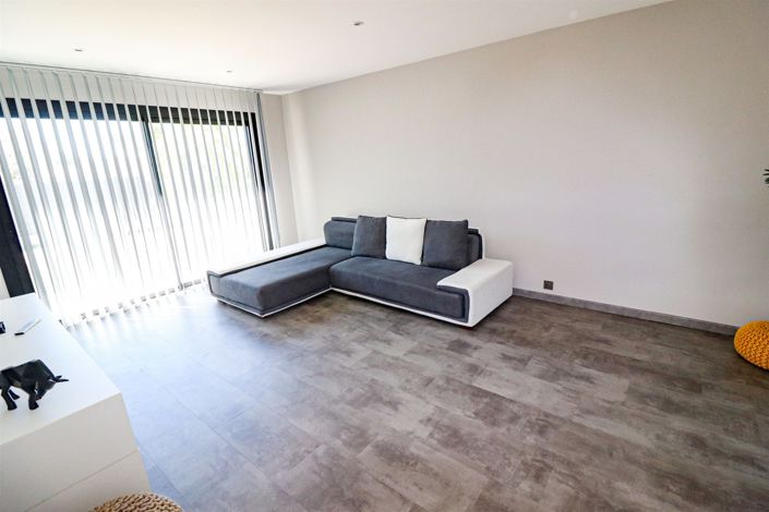 Image No.30-2 Bed House for sale