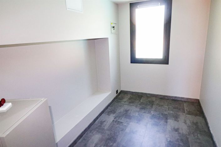 Image No.35-2 Bed House for sale