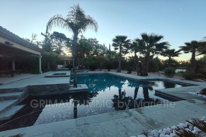 Image No.7-6 Bed House for sale