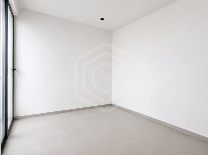 Image No.10-3 Bed House for sale