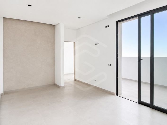 Image No.11-3 Bed House for sale
