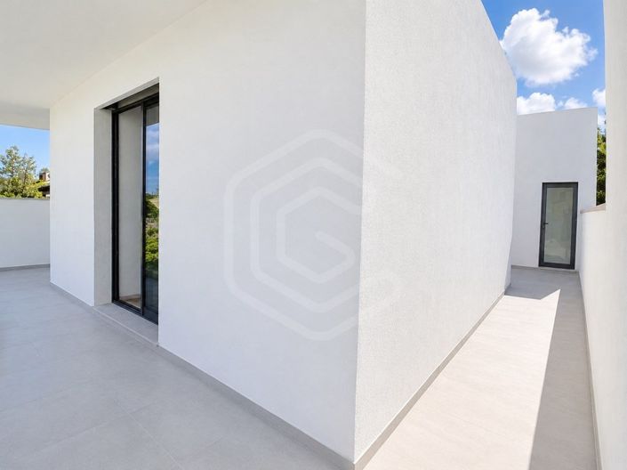 Image No.13-3 Bed House for sale