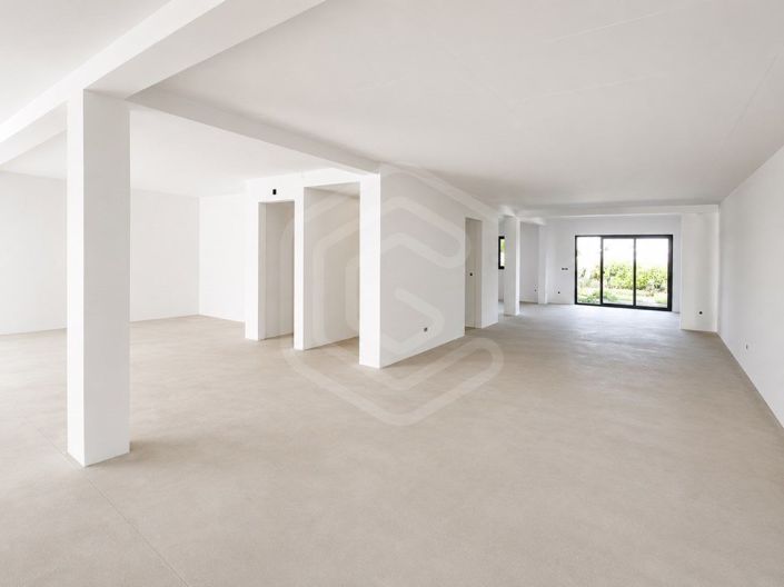 Image No.14-3 Bed House for sale