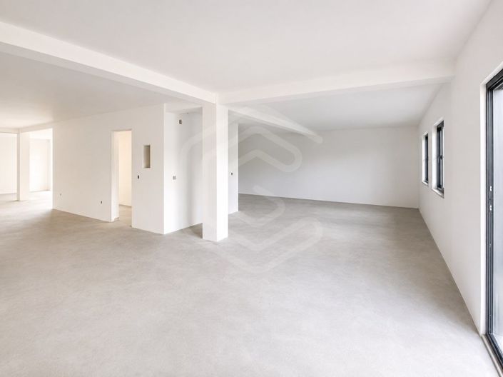Image No.15-3 Bed House for sale