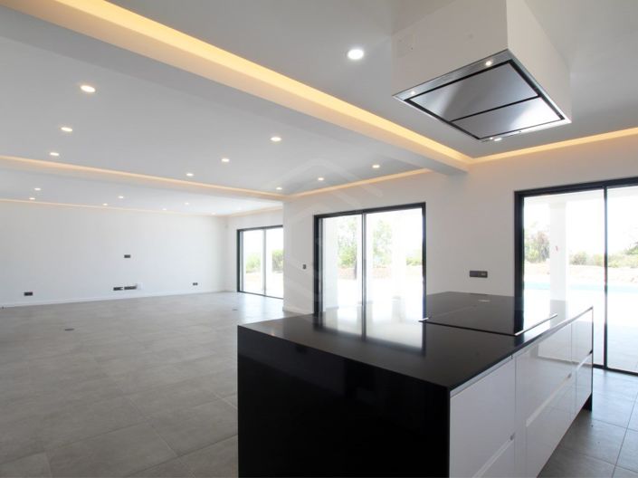 Image No.10-4 Bed House for sale