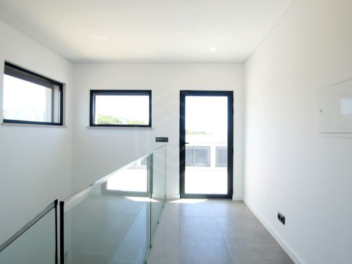 Image No.16-4 Bed House for sale
