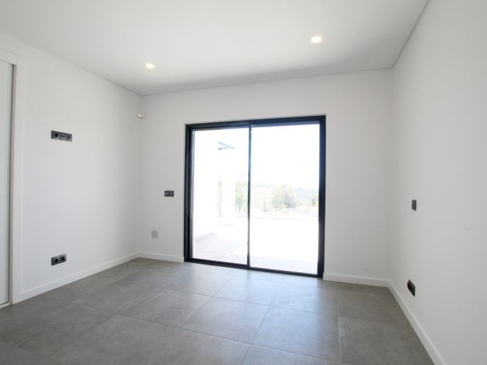 Image No.17-4 Bed House for sale