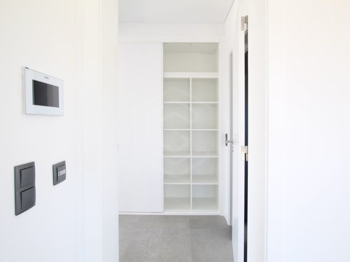 Image No.19-4 Bed House for sale