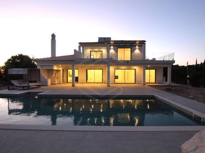 Image No.2-4 Bed House for sale