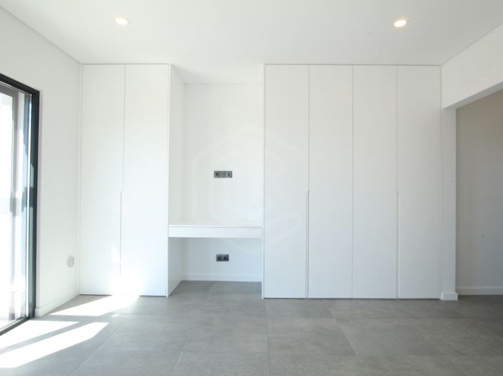 Image No.23-4 Bed House for sale