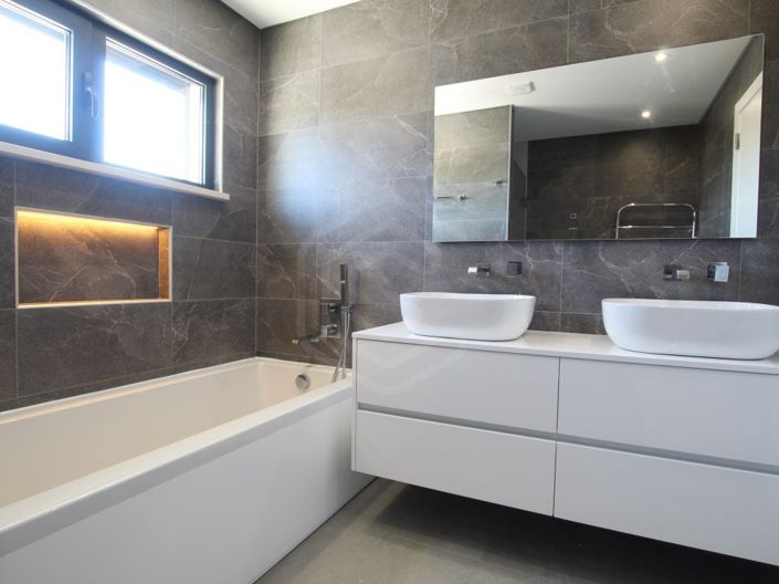 Image No.24-4 Bed House for sale