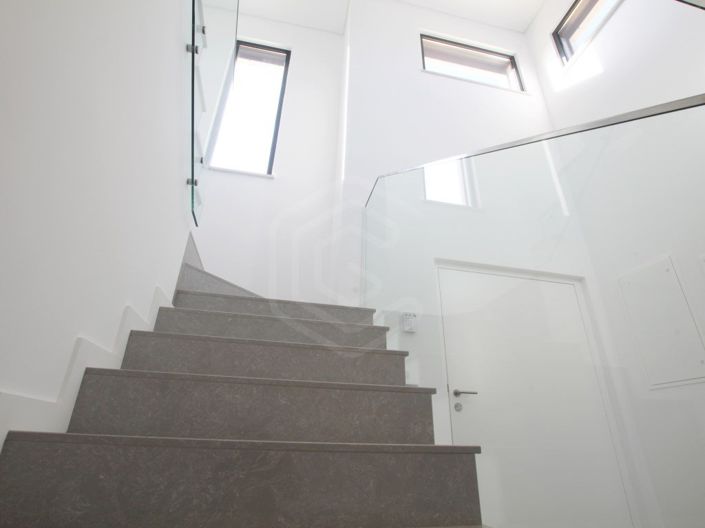 Image No.29-4 Bed House for sale