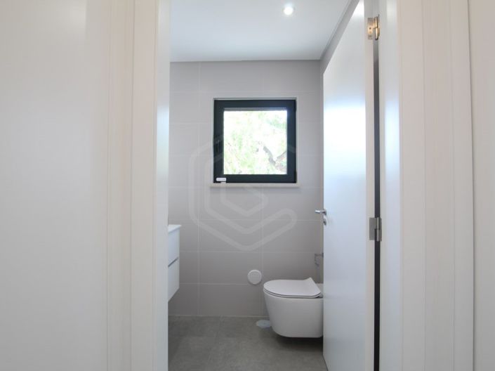Image No.31-4 Bed House for sale