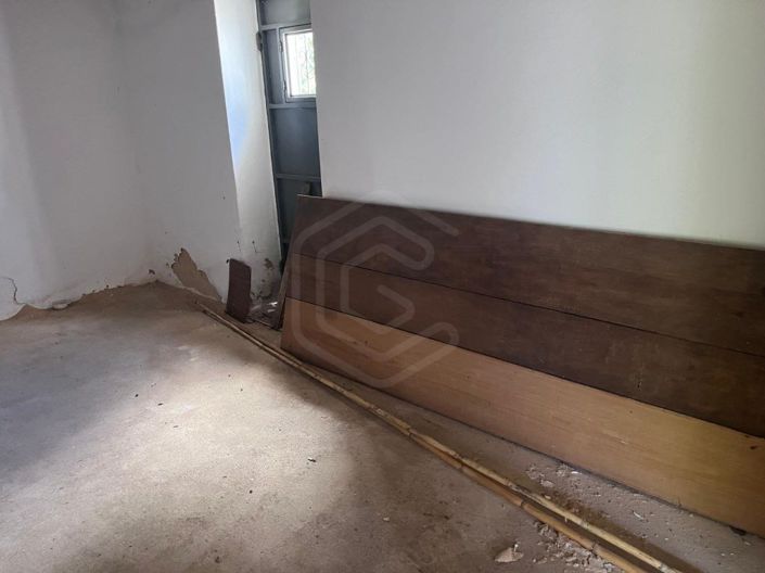 Image No.18-5 Bed House for sale