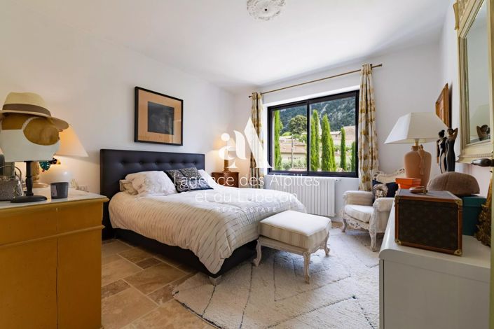 Image No.15-4 Bed House for sale