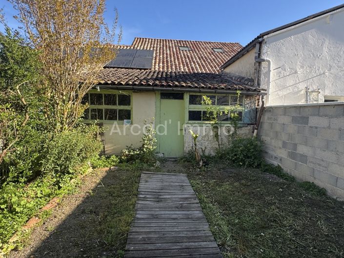 Image No.10-3 Bed House for sale