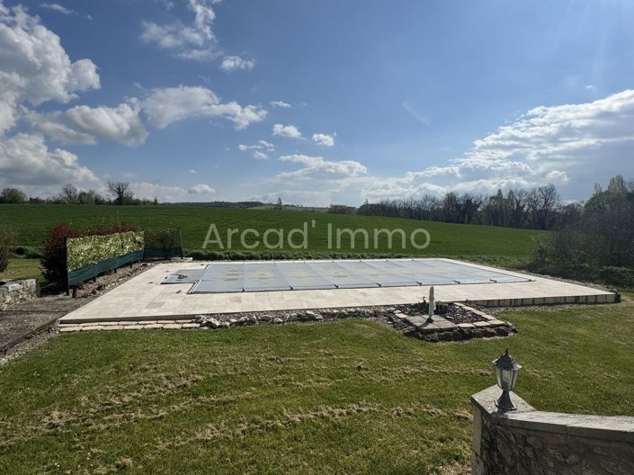 Image No.10-3 Bed House for sale