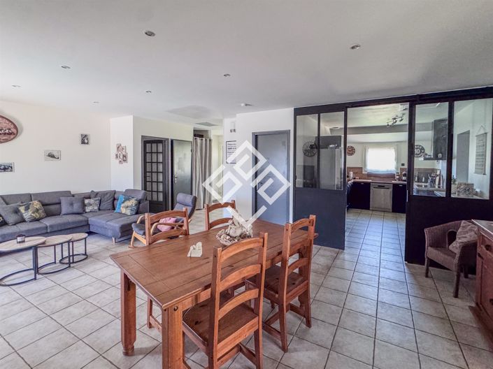 Image No.2-4 Bed House for sale
