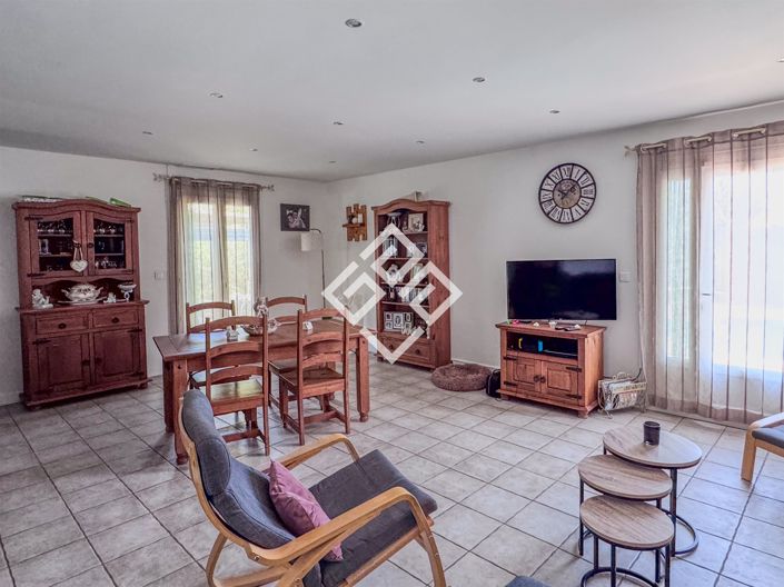 Image No.9-4 Bed House for sale