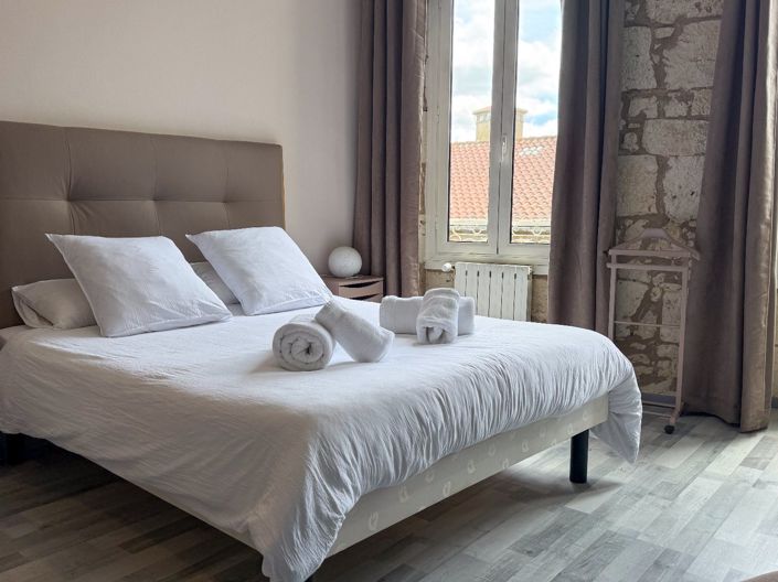 Image No.8-7 Bed House for sale