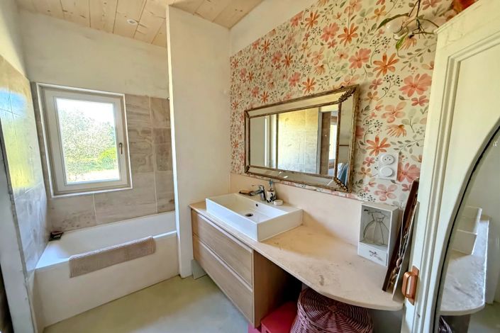 Image No.7-5 Bed House for sale