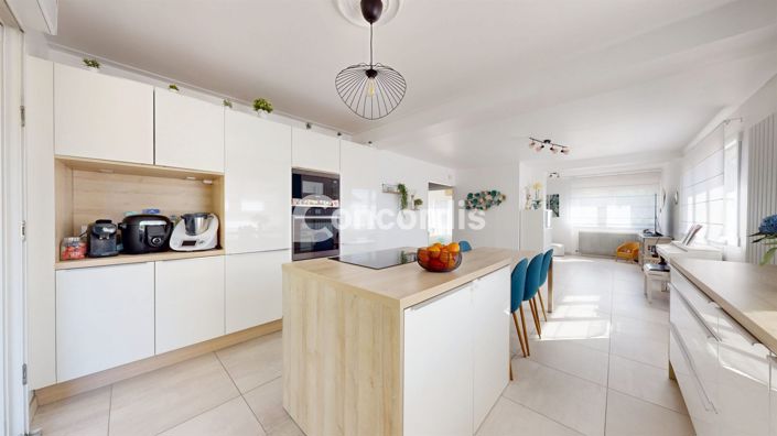 Image No.6-6 Bed House for sale